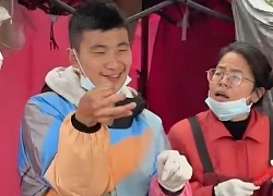 Mẹ dạy con trai bại não gây xúc động: "Không nhận sự thương hại của ai"