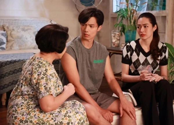 Nghe tin mẹ vợ cần đi cấp cứu, tôi hớt hải về nhà thì thấy bà đang ngồi ăn cơm, nhìn mâm cơm mà tôi ngây người