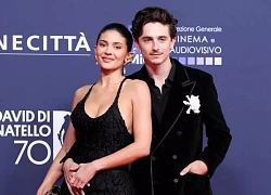 Những hình ảnh công khai chấn động của cặp đôi "hot" nhất Hollywood