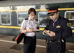 Phát hiện túi đen chứa 5 chỉ vàng cùng nhiều trang sức, đá quý bị bỏ quên trên tàu