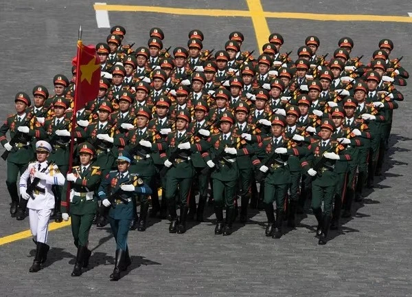 Quân đội Việt Nam hùng dũng duyệt binh cùng các nước tại Quảng trường Đỏ