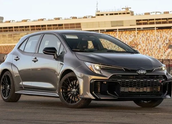 Top 10 xe hơi sử dụng hộp số sàn tốt nhất năm 2025: Honda Civic góp mặt