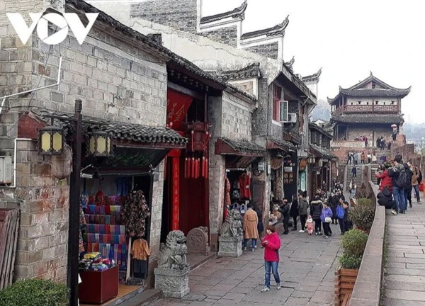 Tour Trung Quốc hút khách, du lịch nội địa bị cạnh tranh mạnh ngay trên sân nhà