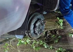 Xe bán tải đâm vào cột điện, 3 người trong một gia đình tử vong thương tâm