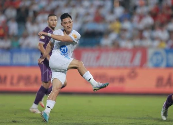 "Mất tích" nửa năm, đồng đội cũ Công Phượng bỗng vụt sáng ở V.League, sáng cửa vô địch