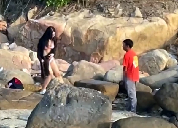 Bắt quả tang kẻ có hành vi biến thái trước mặt các cô gái ở biển Nha Trang
