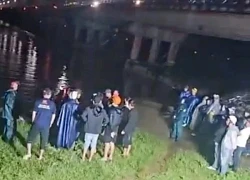 Bé gái 4 tuổi đứng một mình trên cầu tiết lộ câu chuyện bàng hoàng