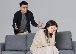 Chồng điên cuồng vì mất đôi giày rách, vợ gặng hỏ rồi 'rùng mình' khi biết mình đã gây ra tội tày đình