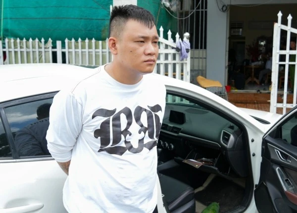 Công an bắt hai nhóm thanh niên, thu giữ nhiều vũ khí và ma túy