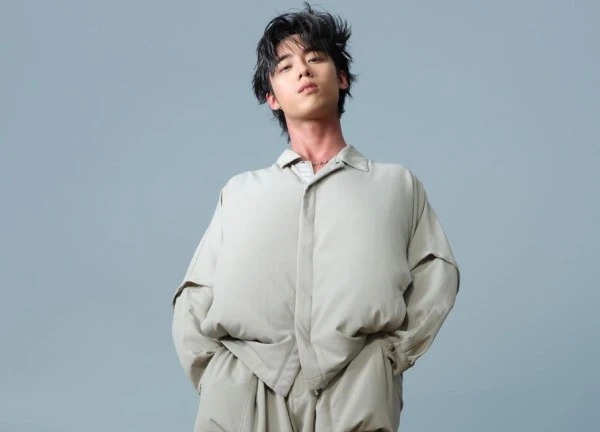 Cú sốc khi đu idol quốc nội: Nam ca sĩ Vbiz đi muộn bị mẹ mắng, lập tức "tác động vật lý" giữa hàng trăm máy quay