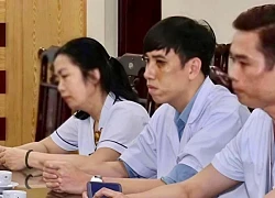 Đau lòng bức ảnh điều dưỡng sưng mắt vì bị đánh trước ngày tôn vinh nghề