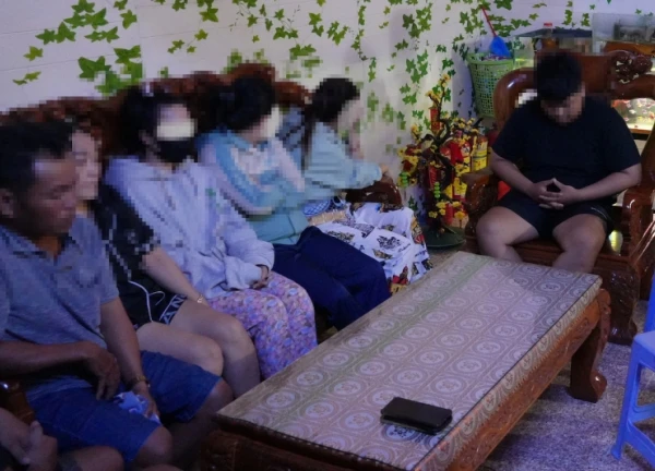 Đôi nam nữ môi giới mại dâm tại cơ sở massage trá hình