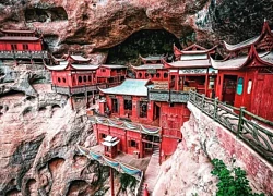 Giường treo vách đá 1.600 m hút khách tại Trung Quốc