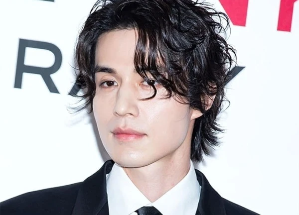 Lee Dong Wook chìm trong chỉ trích chỉ vì đoạn video ghi lại thái độ khó hiểu