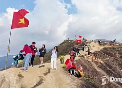 Mạo hiểm trên sống lưng khủng long Tà Xùa
