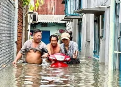 Một số khu vực ở TP.HCM ngập nặng sau mưa, có nơi ngập đến mái hiên