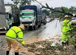 Mưa lớn, dông lốc khiến 1 người tử vong do lũ cuốn, một người mất tích