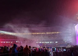 NGAY LÚC NÀY: Hà Nội mưa tầm tã khiến tất cả mệt mỏi, staff cõng fan vào khu y tế tại concert Anh Trai Say Hi, nhiều người bỏ về dù nghệ sĩ vẫn diễn hết mình
