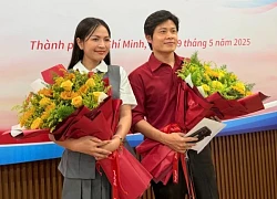 Người làm nên bản hit 3 tỷ views dịp 30/4 bật khóc nhận giấy khen đặc biệt, hứa quyên góp hết doanh thu nhạc số