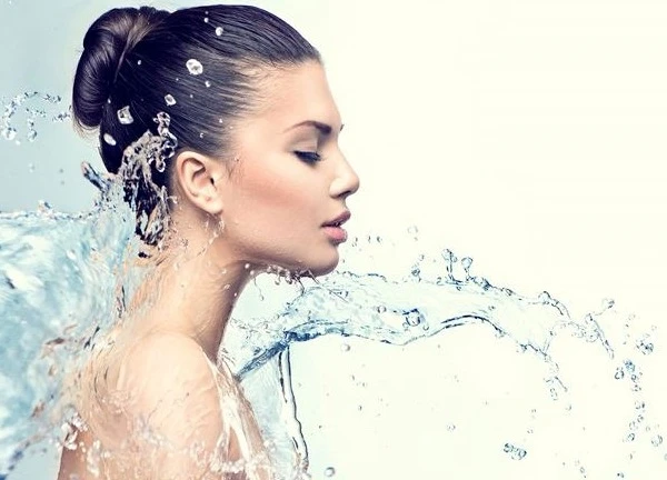 Nguy cơ đột quỵ, đột tử từ sai lầm khi tắm trong ngày nắng nóng