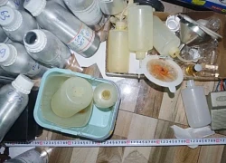 Nhóm người ở Bình Phước sản xuất nước hoa bằng máy đánh trứng