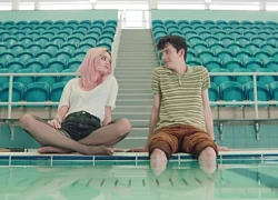 Nửa đêm xem phim "Sex Education", tôi chột dạ nhận ra hành động bất thường của con gái trong nhà tắm: Bố mẹ khiến con "ngạt thở" vì lỗi này