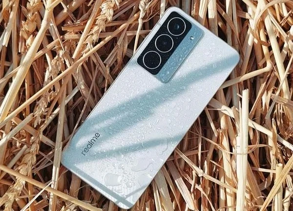 Smartphone độ bền quân đội, RAM 8 GB, pin 6.000mAh, giá chỉ hơn 4 triệu đồng