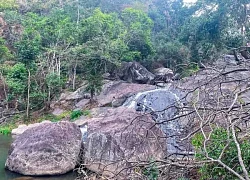 Thư giãn bên dòng thác Suối Mỡ ở Bắc Giang