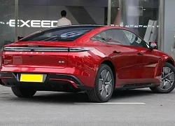 Xe sedan dài hơn 4,9 mét, công suất 480 mã lực, trang bị tiên tiến, giá hơn 700 triệu đồng