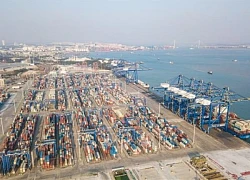 Xuất khẩu của Trung Quốc tăng vượt dự báo giữa 'bão' thuế quan