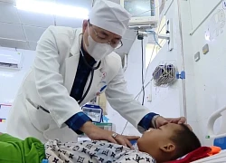 Cứu sống 4 trẻ ngộ độc nặng vì ăn nhầm mì tôm có thuốc diệt chuột
