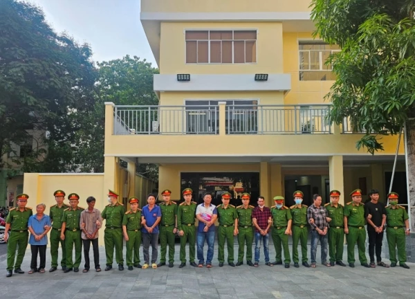 Bắt tạm giam thêm 34 bị can trong đường dây buôn lậu xăng dầu "khủng"