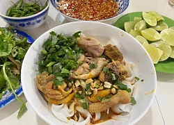 Cách nấu mì Quảng gà ngon chuẩn vị đơn giản
