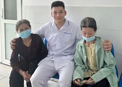 Chị gái U80 đưa em gái 69 tuổi vào bệnh viện ở Hà Nội, nói câu đầy xót xa
