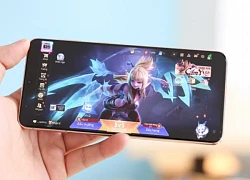 Chơi game đến "cháy" cả điện thoại, game thủ khiến người xem hoảng sợ vì độ liều lĩnh