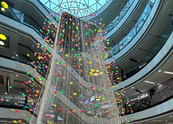 Hình ảnh mới của lưới an toàn tại Vạn Hạnh Mall gây ngỡ ngàng, người tận mắt chứng kiến thốt lên 1 điều