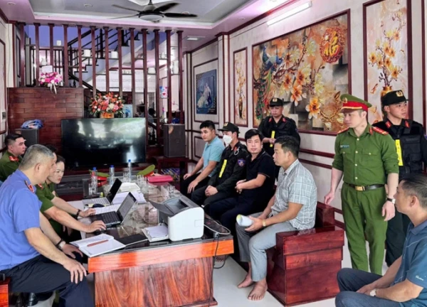 Khai thác cát, sỏi tại lòng sông Chảy bán kiếm lời