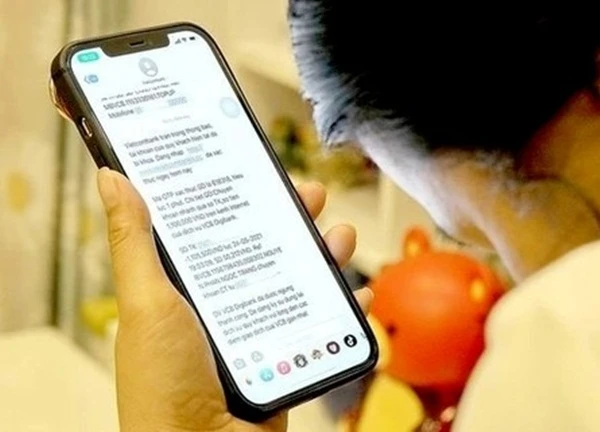 Nữ sinh Hà Nội mất trắng 3 tỷ từ cuộc gọi 'chứng minh vô tội'