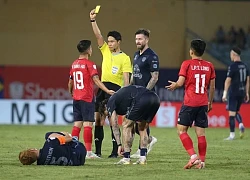 Theerathon Bunmathan lại chơi xấu Quang Hải
