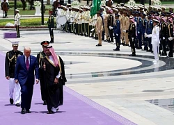 Trung Đông trải thảm tím, điều tiêm kích đón Tổng thống Trump