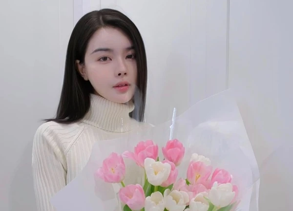 Xuất hiện với đôi môi sưng vù, bạn gái gia thế "trâm anh thế phiệt" của hậu vệ Văn Thanh phẫu thuật thẩm mỹ?