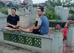 Cảnh khó tin trong nghĩa trang ở Hưng Yên buổi chiều hè gây sốt mạng