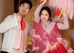 Cặp đôi Trung Quốc 'quay xe' làm đám cưới ở Haidilao, hóa đơn dài 2 m