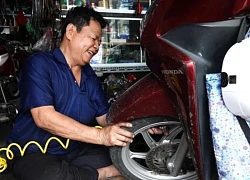 "Gọi đừng ngại" - Tấm biển nhỏ và trái tim lớn của ông chủ tiệm sửa xe 24/7 giữa Sài Gòn