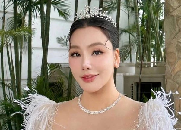 Hồ Quỳnh Hương hát live cao vút tặng chồng ca khúc tự sáng tác, trao nhau ánh mặt đắm say tràn ngập tình yêu