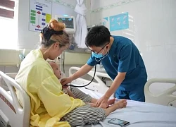 Kích hoạt 'báo động đỏ' cứu trẻ 17 tháng hóc kẹo lạc thoát lằn ranh sinh tử