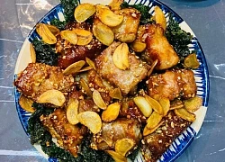 Làm sườn xào chua ngọt mãi cũng chán, đem cháy tỏi được món vừa ngon lại đánh bay nồi cơm