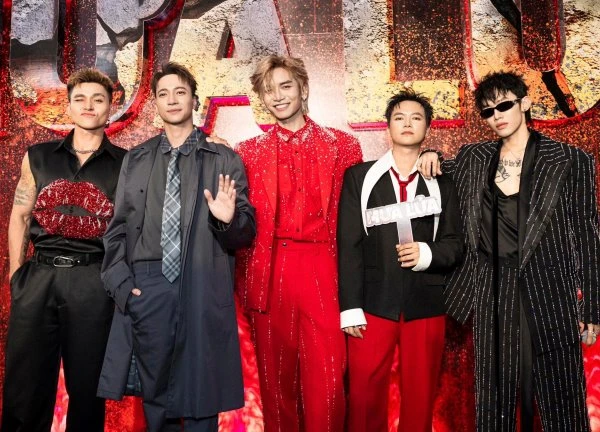 Mới ra 2 ngày, ca khúc debut "lẩu thập cẩm" của nhóm Anh Tài đã có sân khấu đầu tiên, bớt sến nhờ 1 điểm!