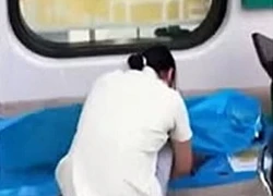 Người phụ nữ chết ngay tại ngân hàng vì ốm nặng cũng phải ra tận nơi rút tiền