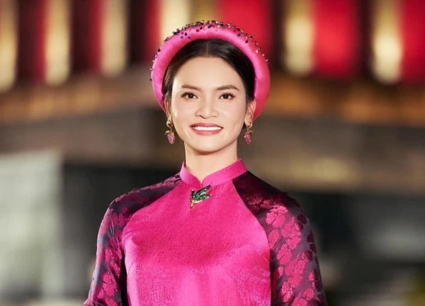 NSND Phạm Phương Thảo, NSƯT Lan Anh hát ngợi ca Bác Hồ
